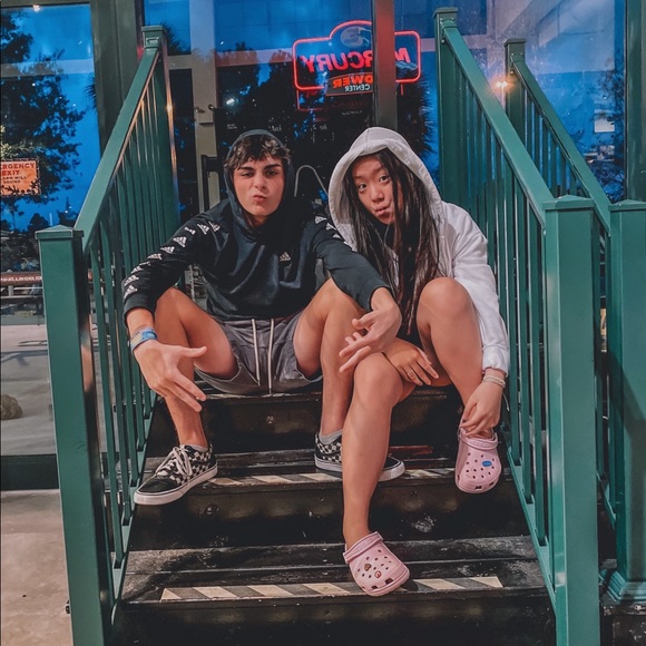 Meet your Posher, Zoe and Michael - Picture 1 of 8